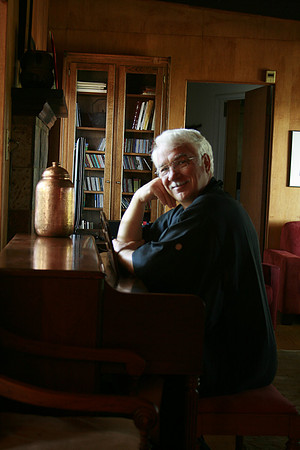 Bill at Piano 4/2008